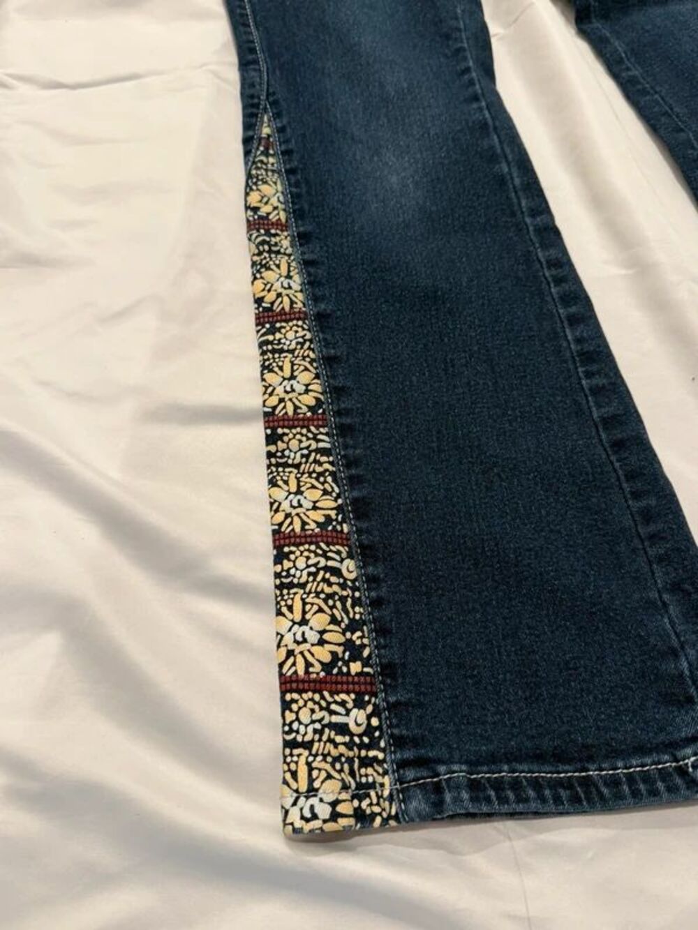 Bootcut Fall Jeans - Picture 4 of 5
